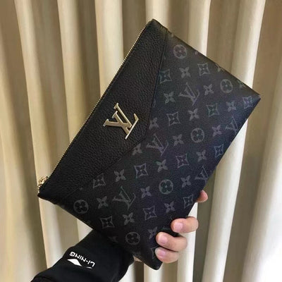 "Lou" Daily Pouch