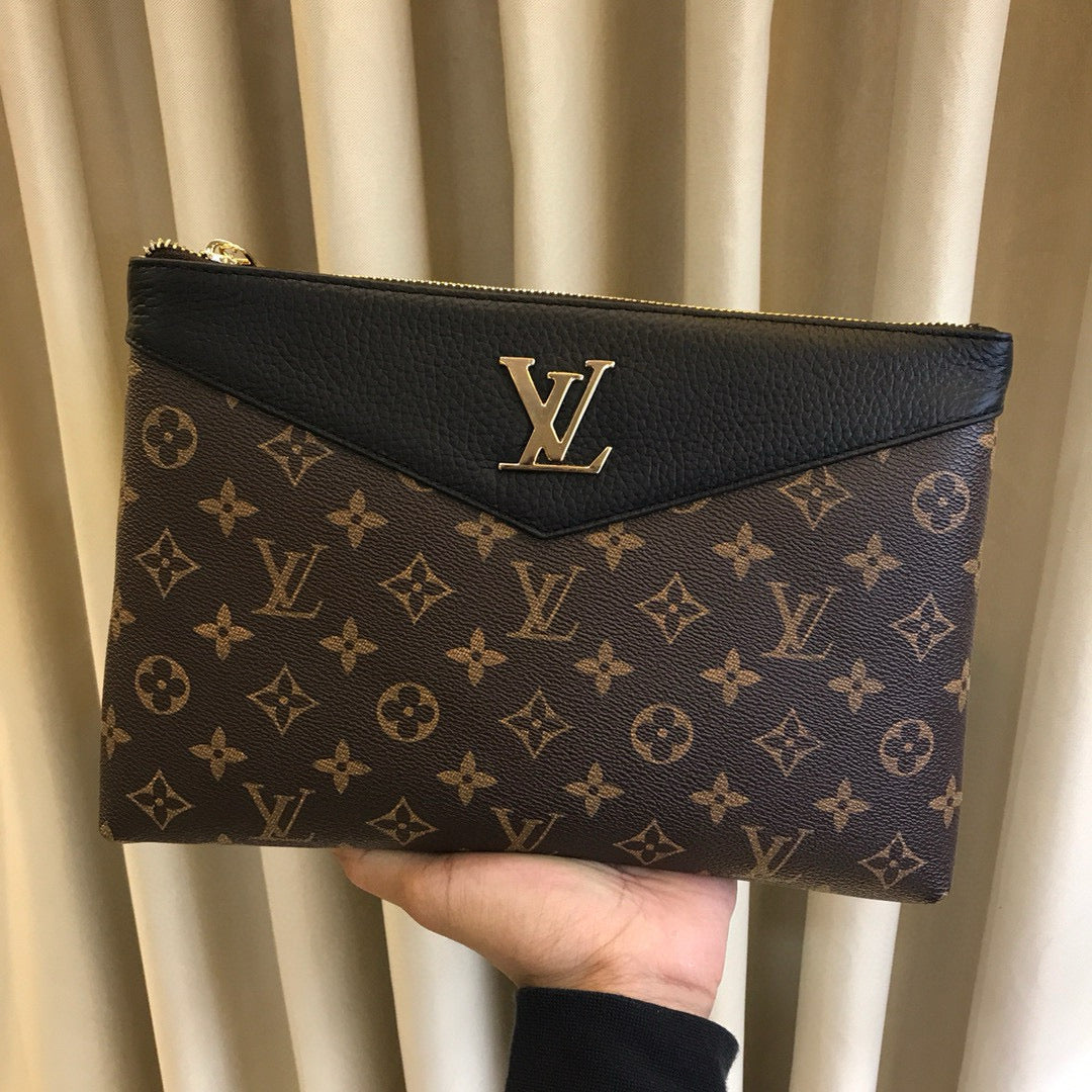 "Lou" Daily Pouch