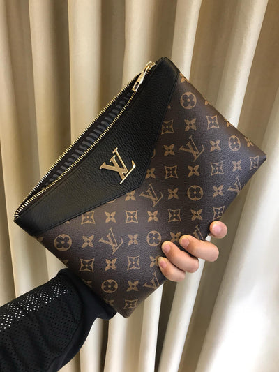 "Lou" Daily Pouch