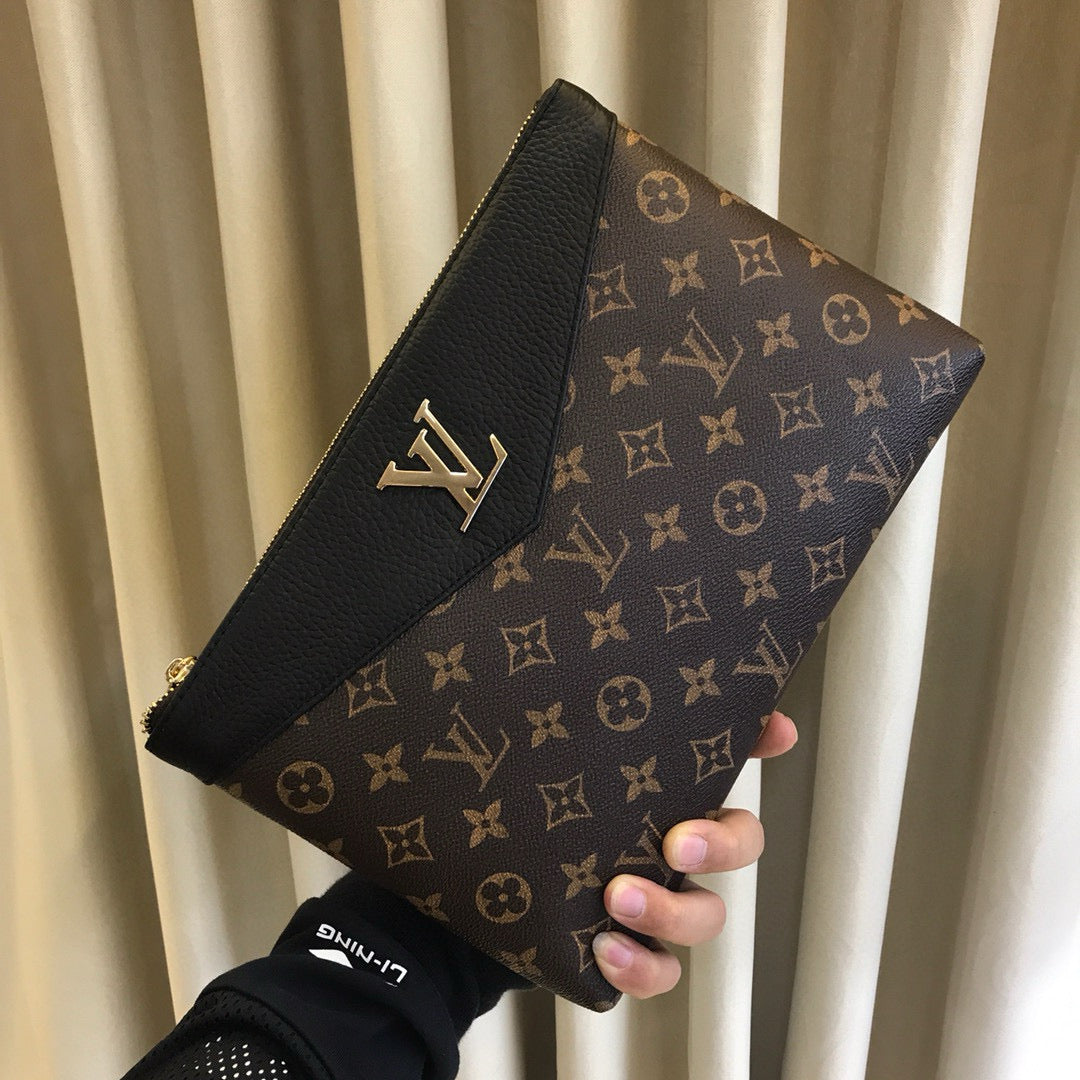"Lou" Daily Pouch