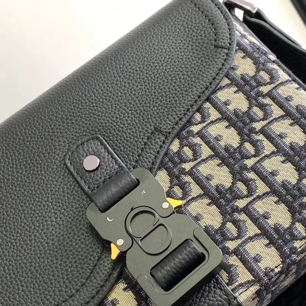 "Diva" Pouch