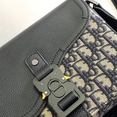 "Diva" Pouch