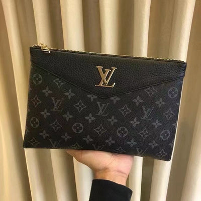 "Lou" Daily Pouch